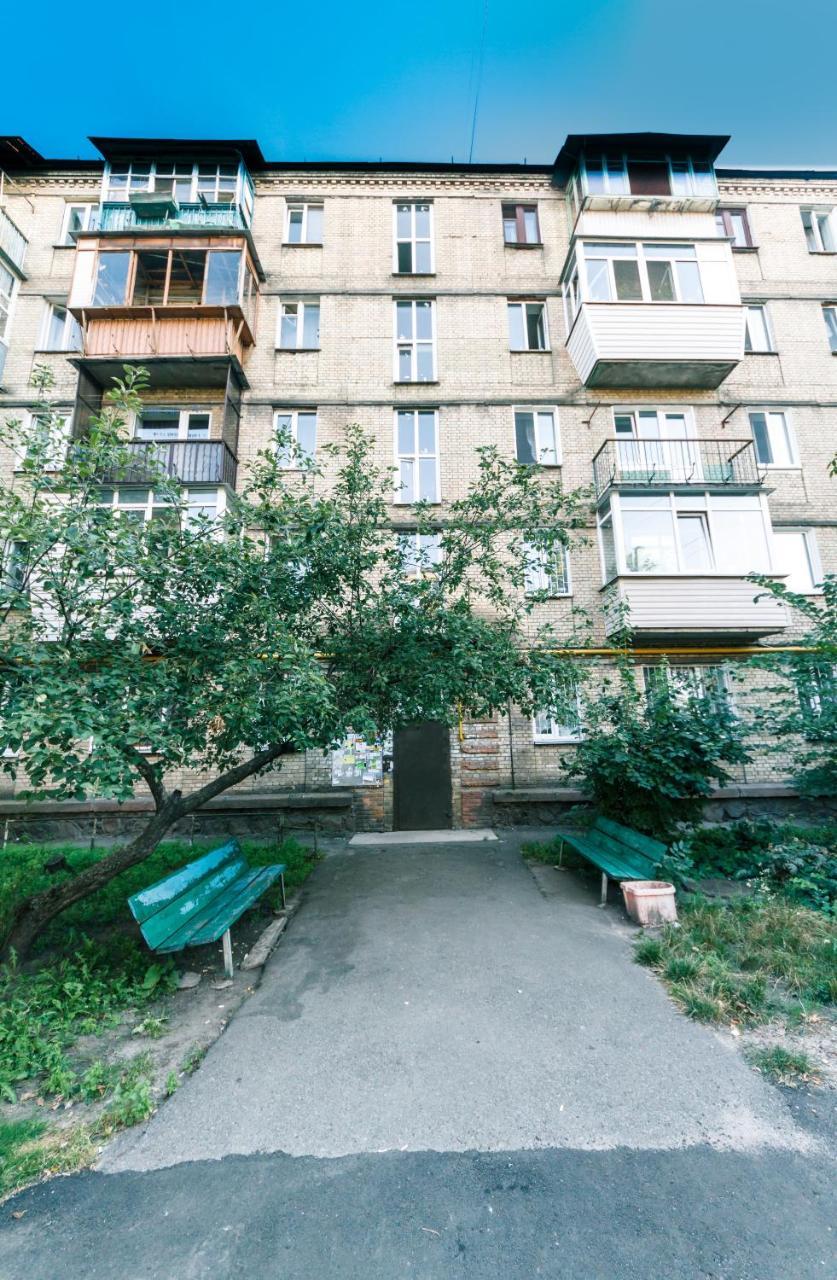 Apartment Near Metro Station Darnitsa Kiew Exterior foto